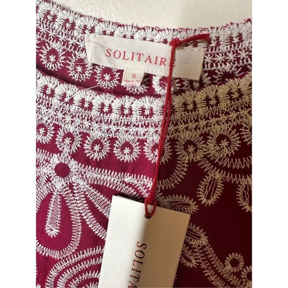 Solitaire Maroon and White Embroidered Puff Sleeve Top Size Small New - Picture 2 of 4
